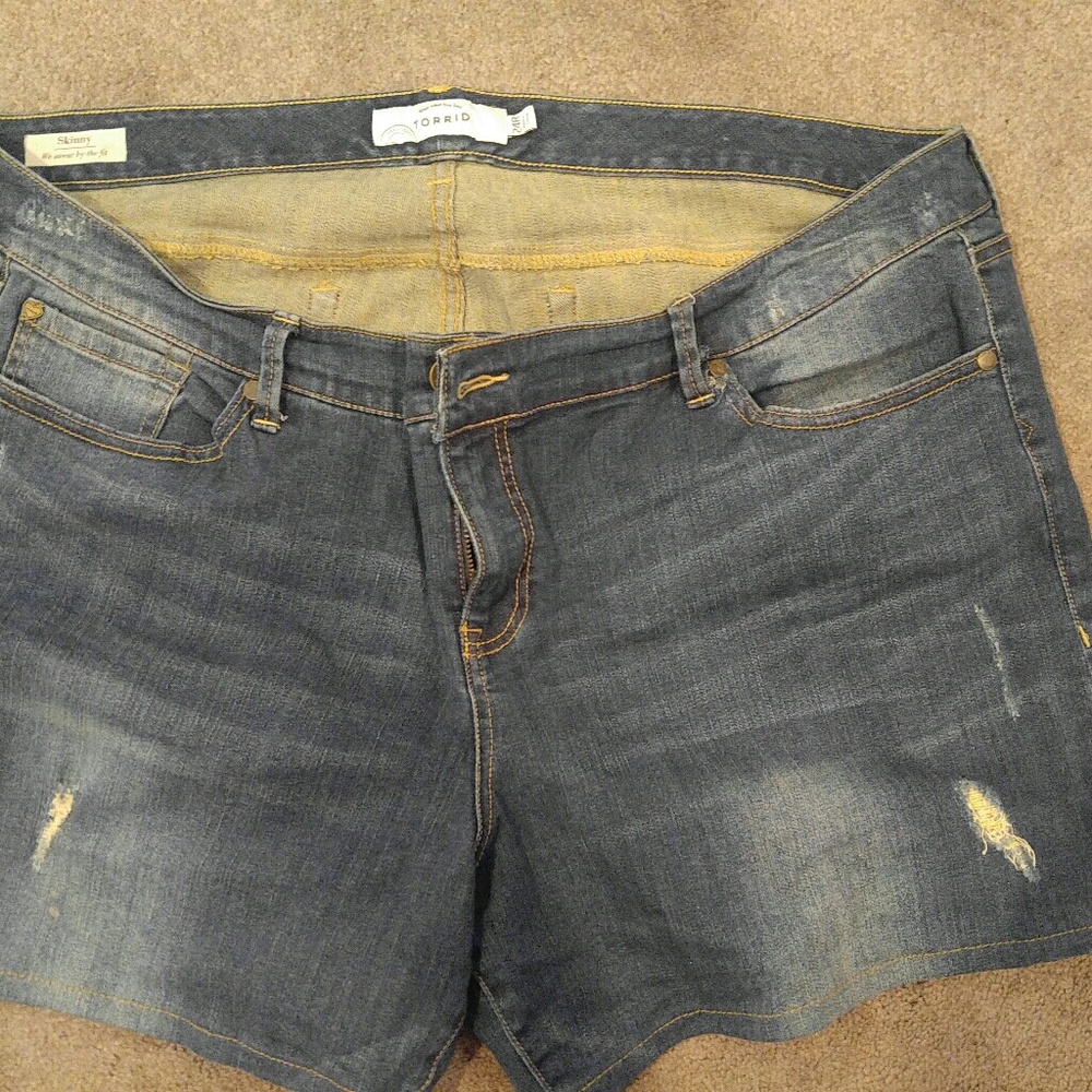 Women's plus size shorts